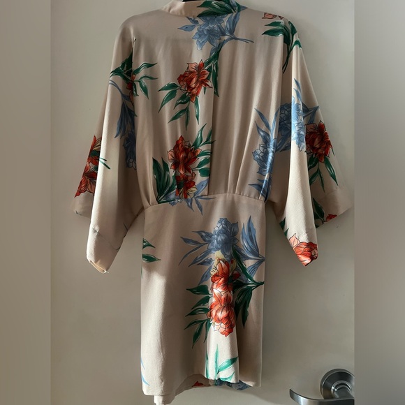 GORGEOUS SPRING/SUMMER WRAP BEULAH LONDON DRESS! - Picture 8 of 8